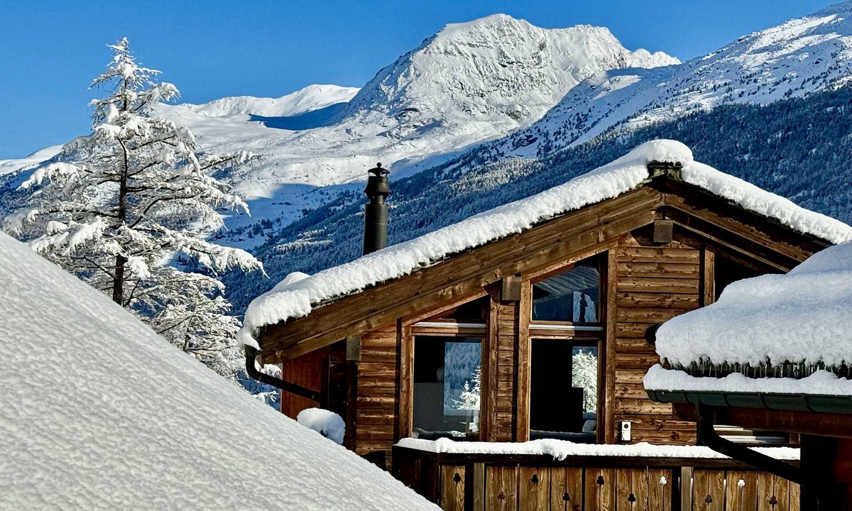 Saas-Fee Ski Chalet | Luxury Chalet Spa & Glacier Views