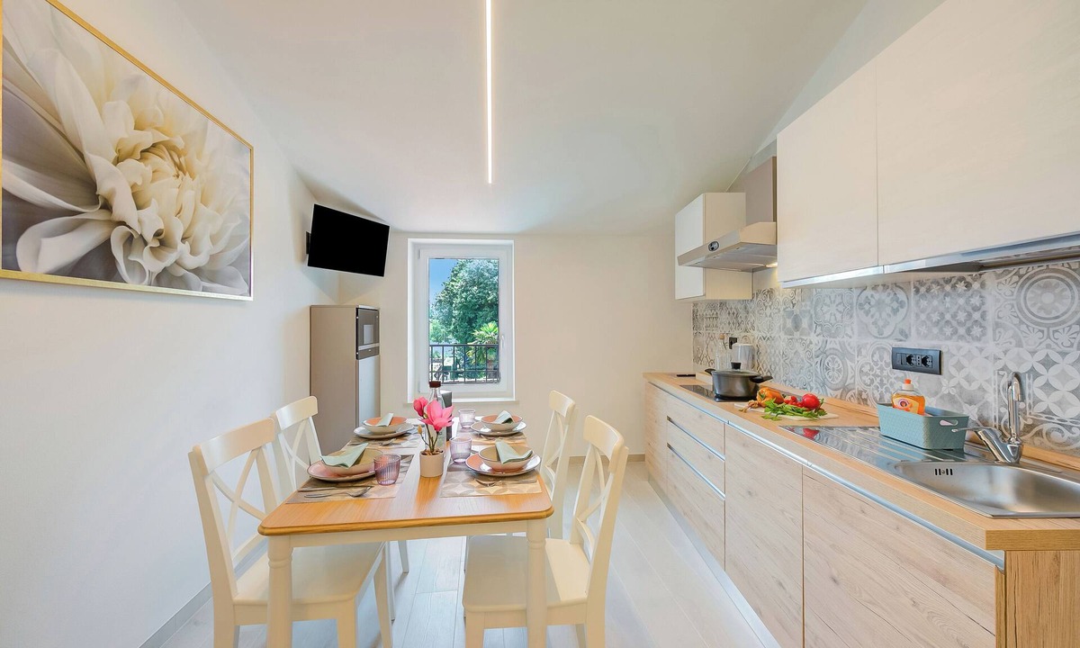 Salionze Apartment | Magnolia Apt - Palazzo Palermo 1817 Sleeps 4 + AC, Salionze, Italy