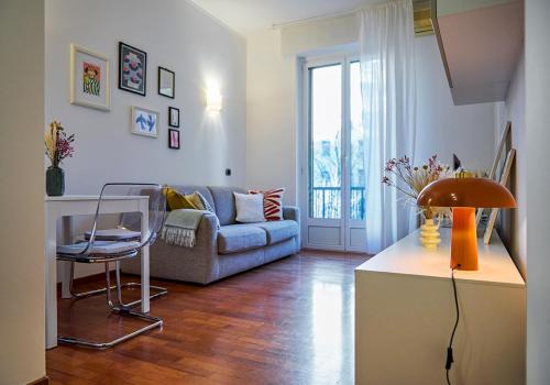 Lorenteggio Apartment | Moderno e accogliente Bilocale Metro 4 Frattini con aria condizionata e 15 minutes to city center