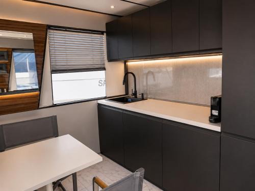 Sesto Calende Boat Rental | NEON Bigigio House Boat