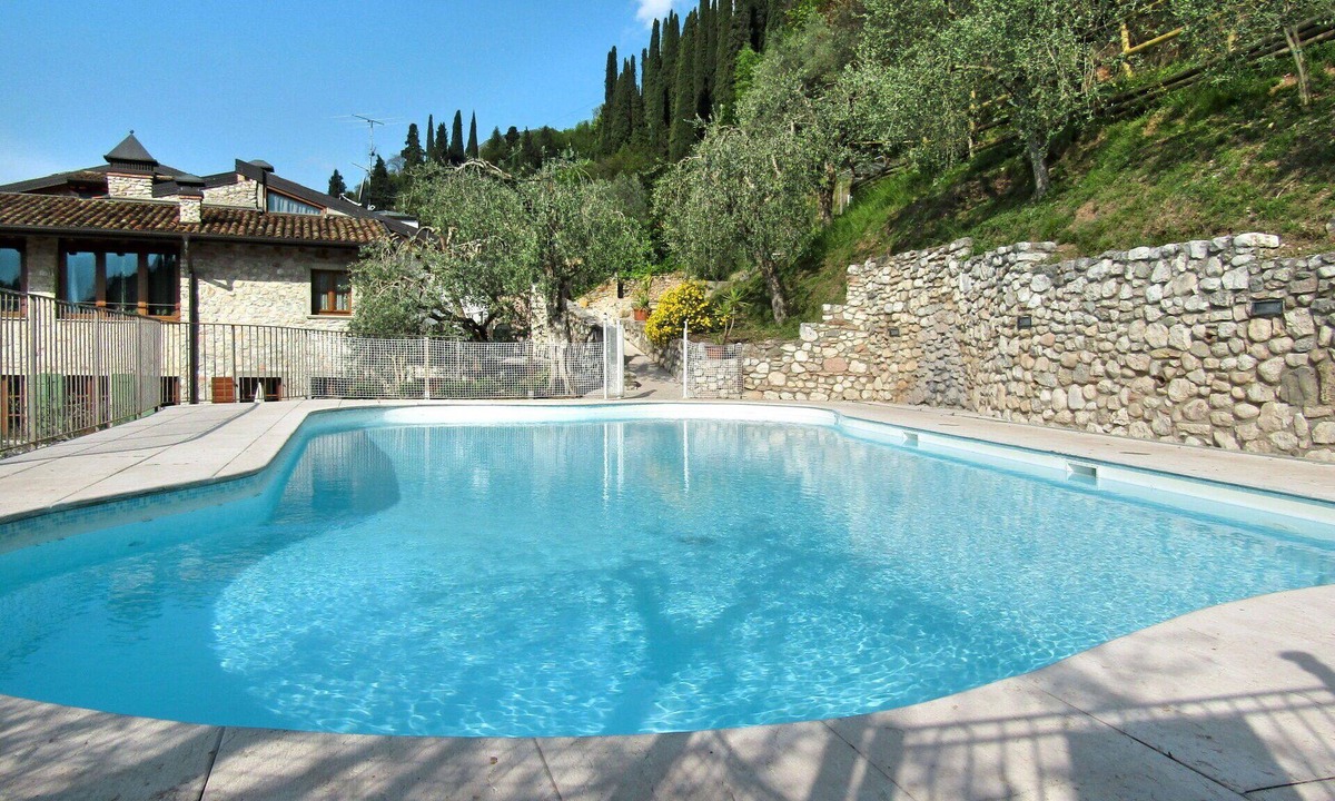 Pulciano Apartment | Nice apartment for 6 guests with A/C, WIFI, pool, TV, patio and pets allowed
