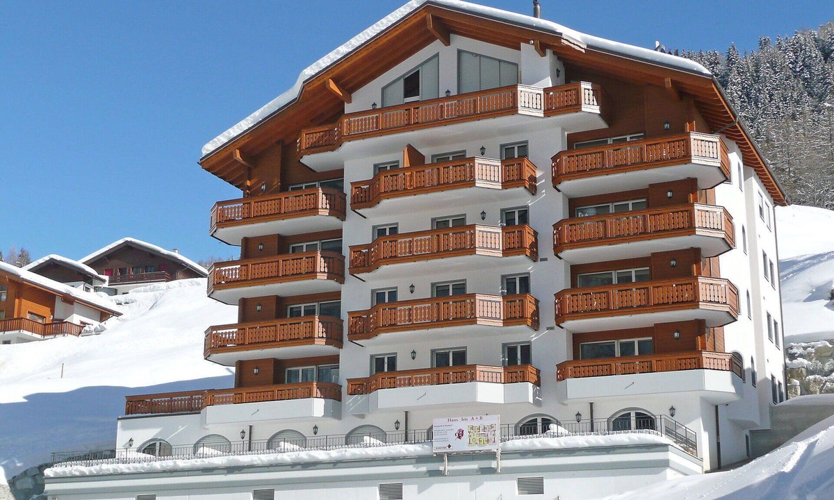 Leukerbad Apartment | Nice apartment for 4 guests with hot tub, WIFI, TV and balcony