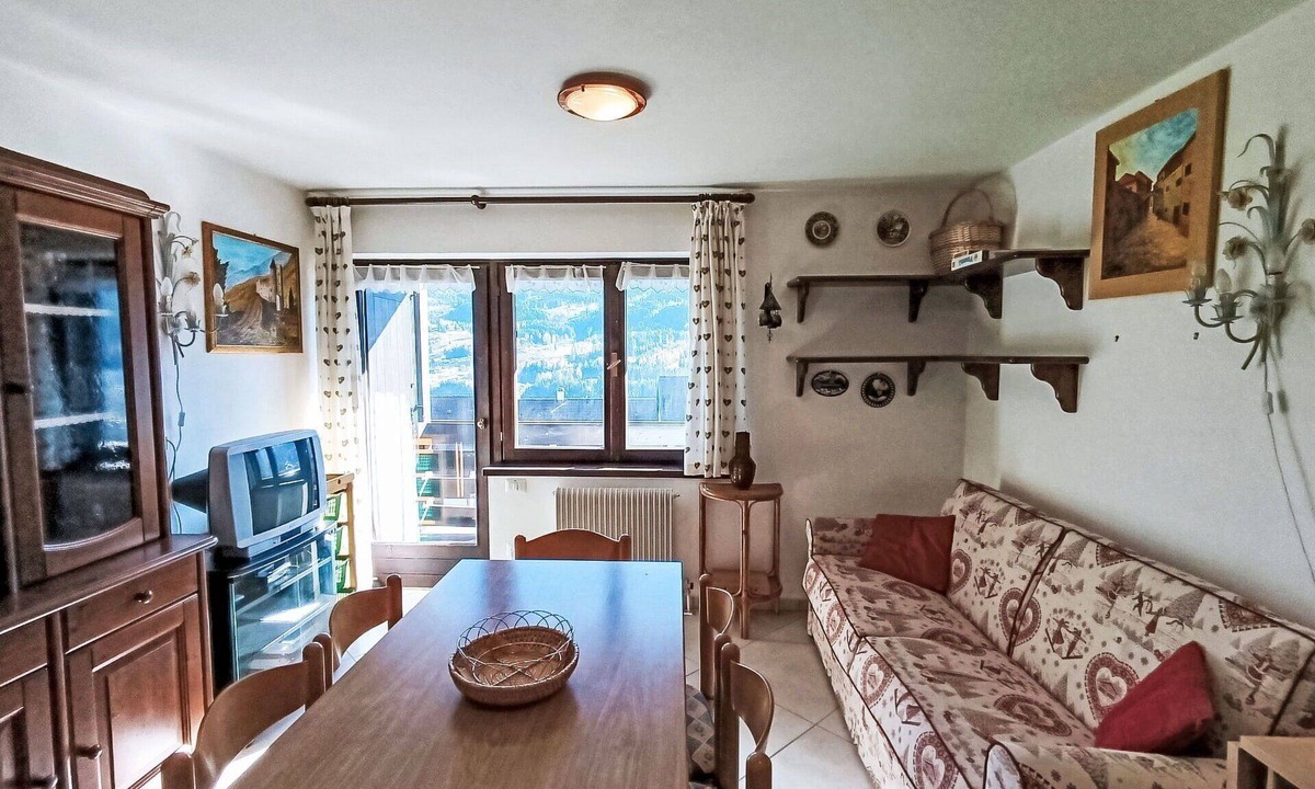 Cavalese Apartment | Nice apartment for 4 guests with TV and balcony