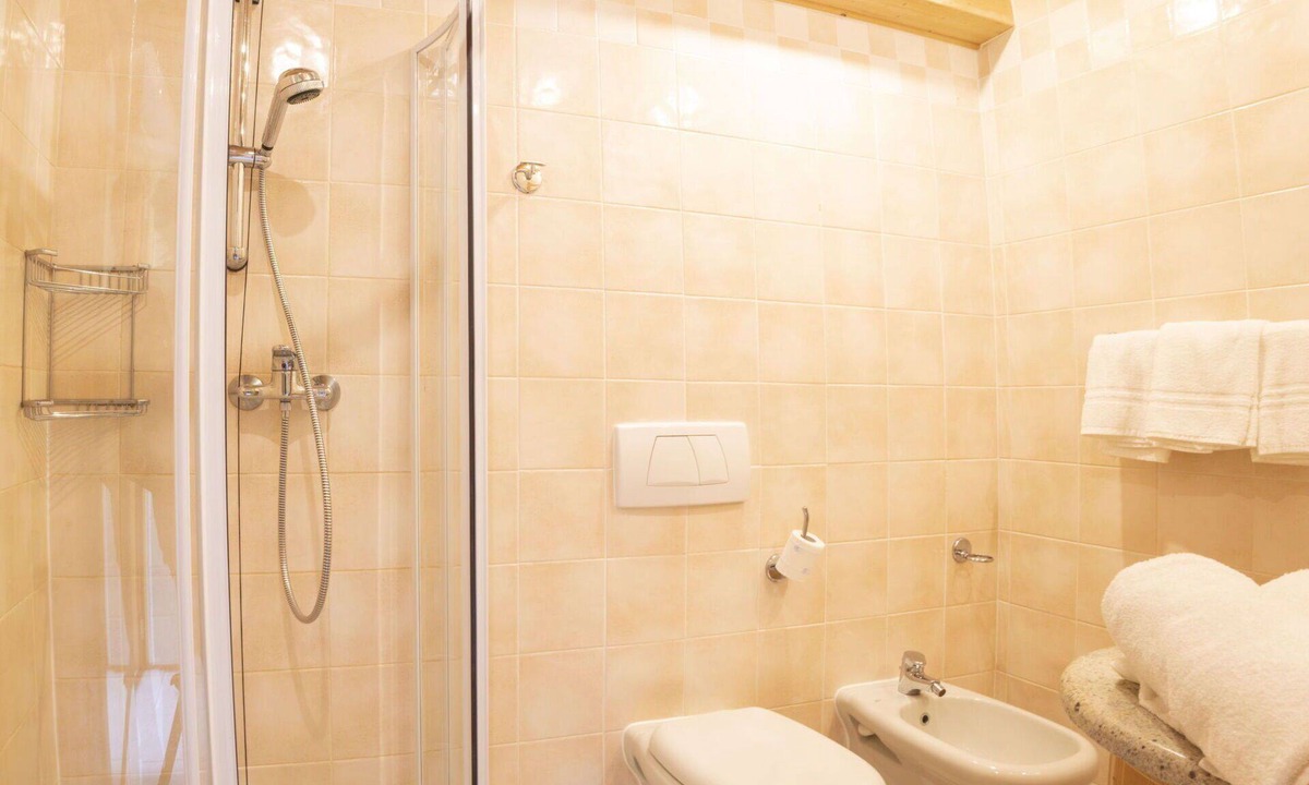 Valtellina Apartment | Nice apartment for 4 guests with WIFI, hot tub, TV, terrace, pets allowed and panoramic view