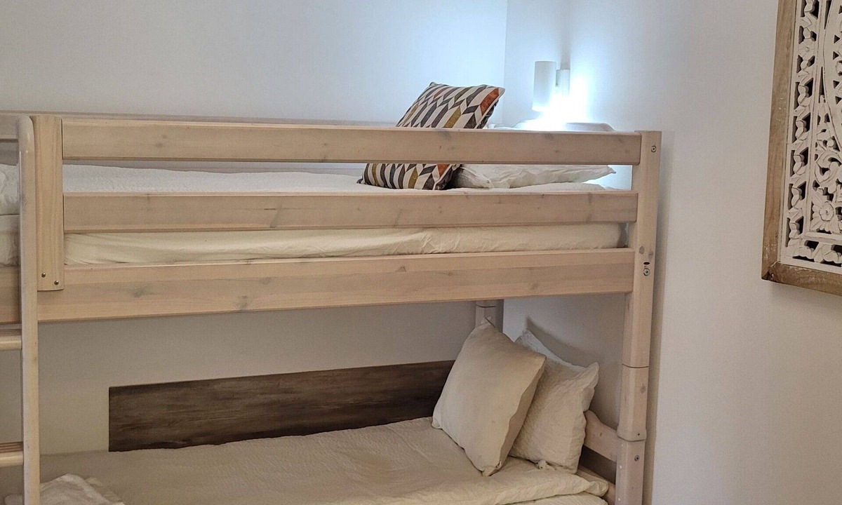 Bissone Apartment | Nice apartment for 4 people with pool, WIFI, A/C, TV, balcony and panoramic view