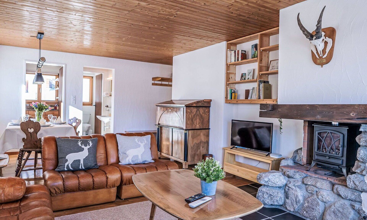 Samedan Apartment | Nice apartment for 4 people with WIFI, TV, balcony and panoramic view