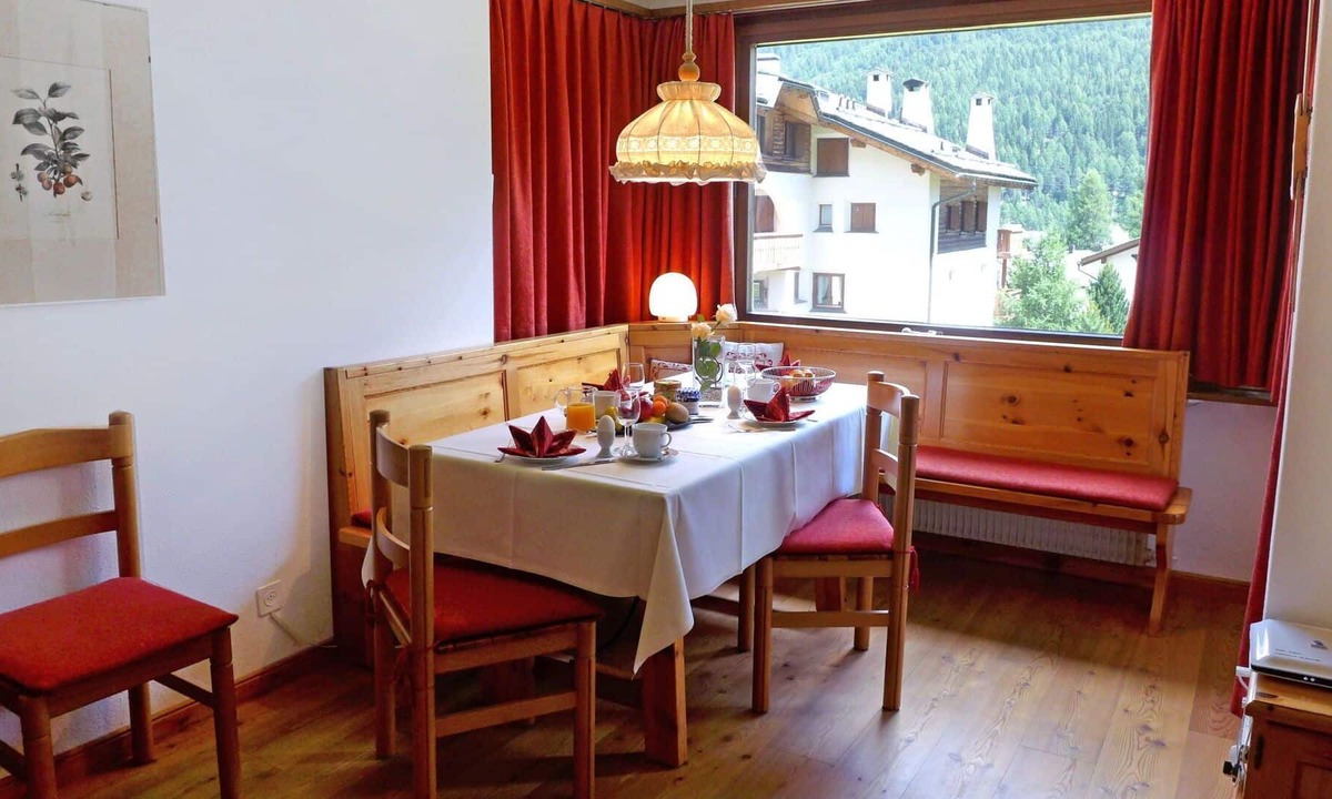 St. Moritz Apartment | Nice apartment for 4 guests with WIFI, TV, balcony, panoramic view and parking