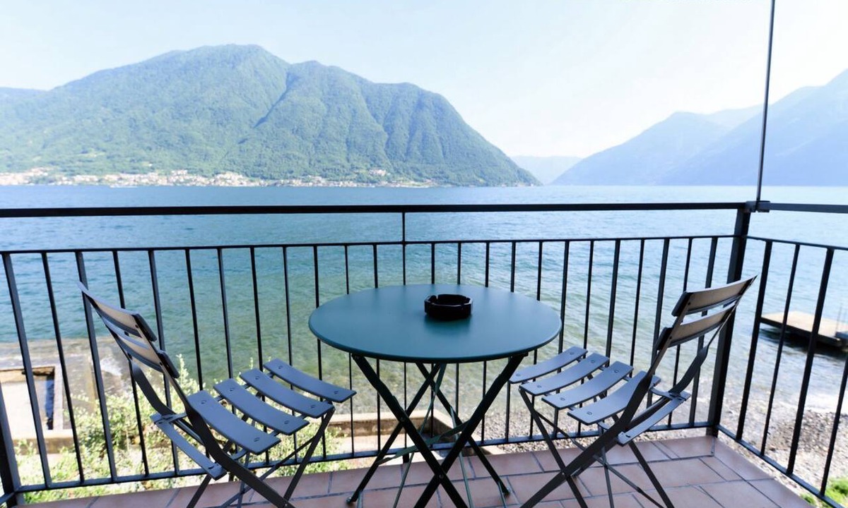 Colonno Apartment | On the Shores of Lake Como (Il Timone)