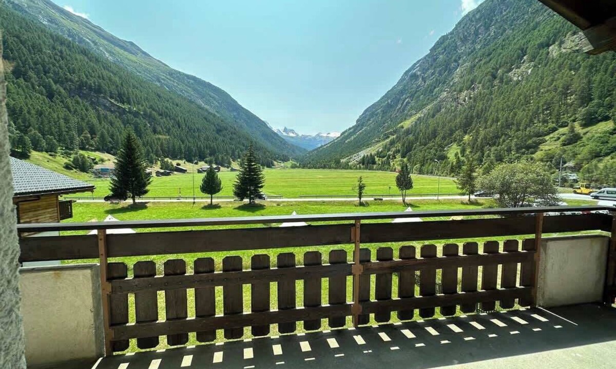 Taesch Apartment | Panoramic Apartment 500m to Zermatt Train