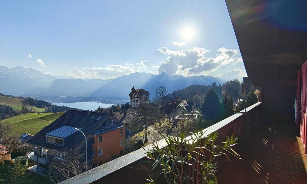Goldiwil Apartment | Panoramic Apartment with Balcony & Alpine Views