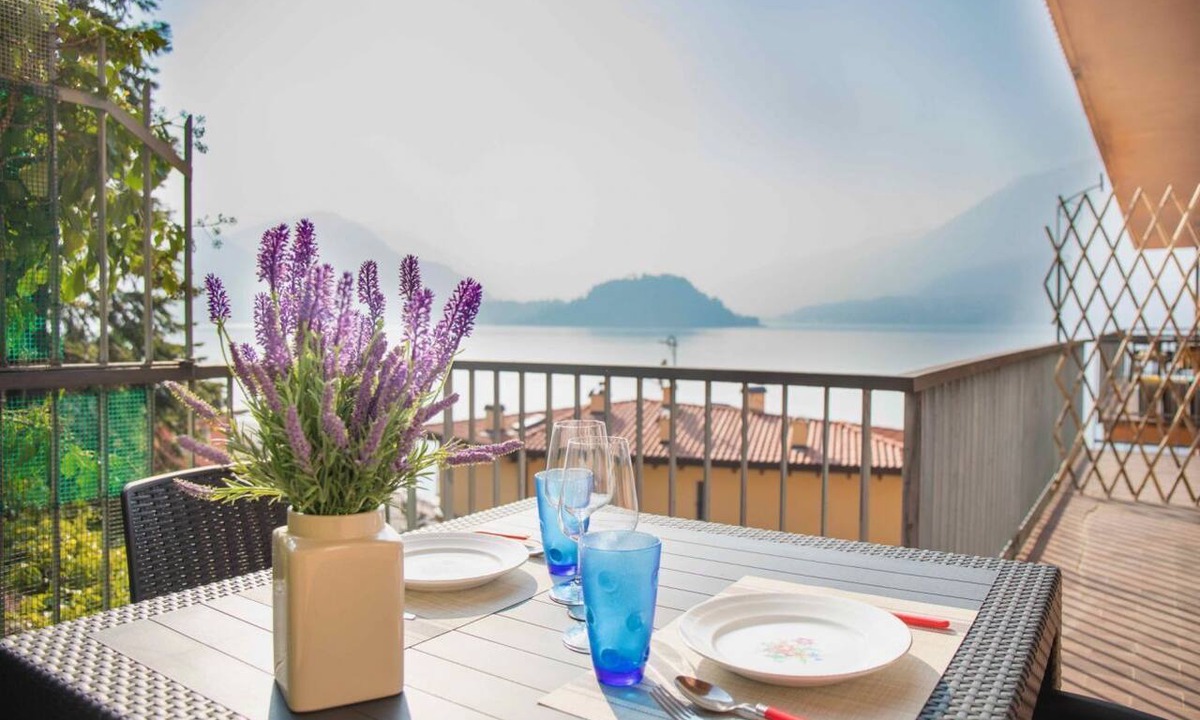 Fiumelatte Apartment | POSTCARD 2 Fronte vista Lago di Como 1 camera WiFi