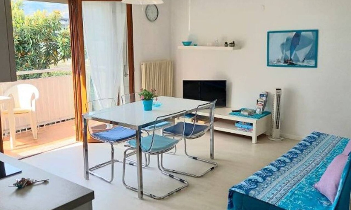 Riva del Garda Apartment | Quiet, close to the Beach, and Spacious with Private Parking. Pets are Welcome.