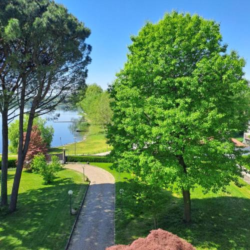 Gavirate Apartment | Relais Lungolago Gavirate