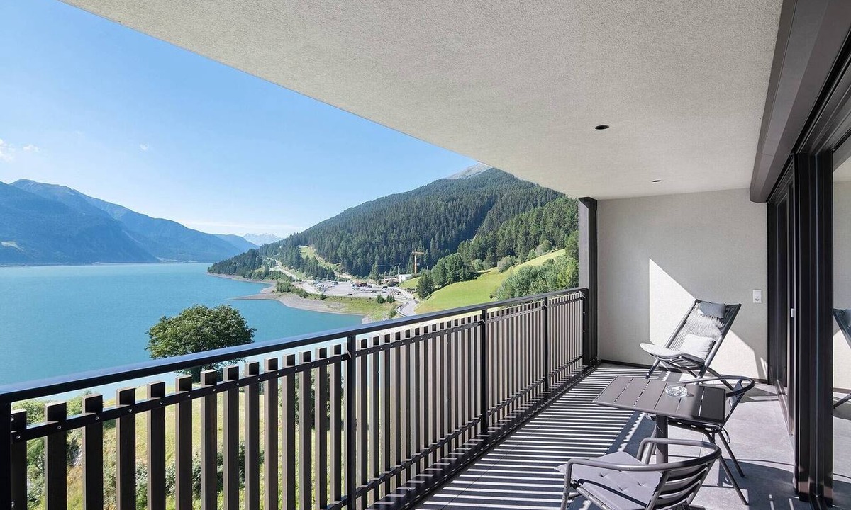 Resia Apartment | Residence Froy Apartment 5 – Lake View, Whirlpool & Breakfast Included