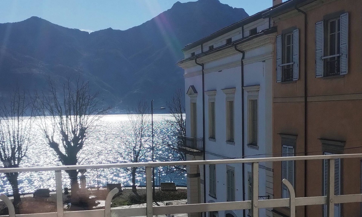Lovere Old Town Apartment | Rika apartment in front of Lake Iseo