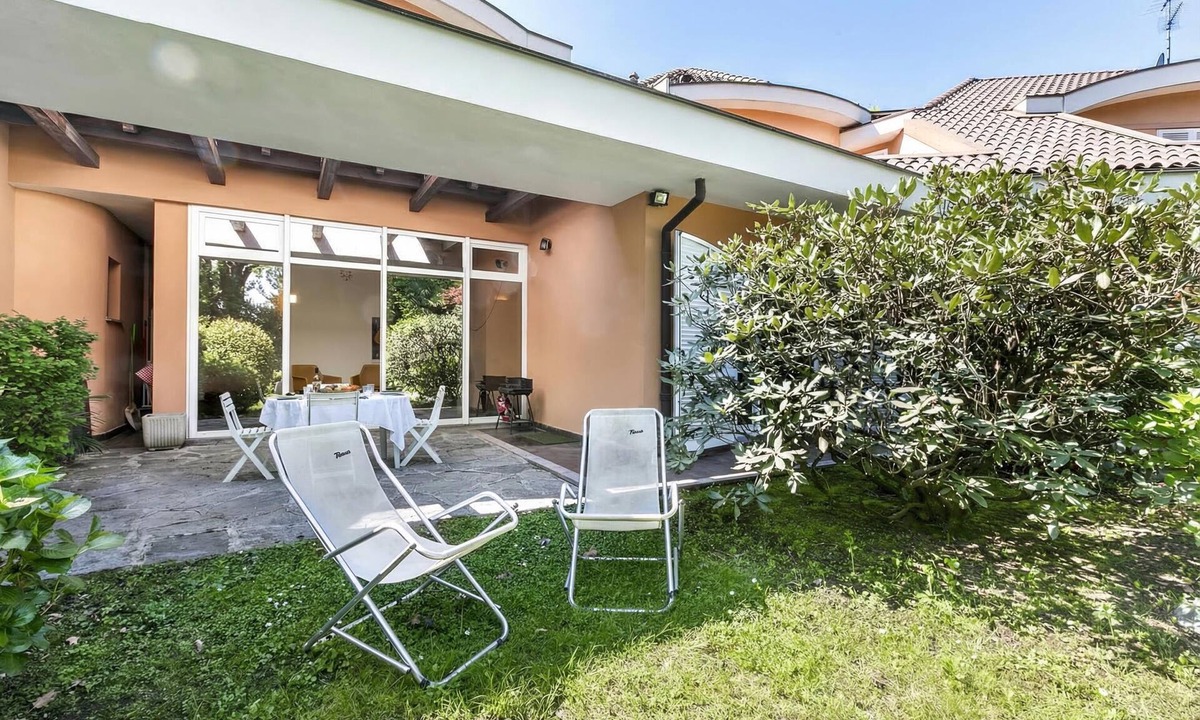 Ispra Apartment | Rododendro Rosso: Duplex with Pool, Tennis and BBQ, Ispra, Italy