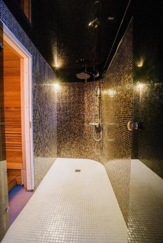 Cademario Apartment | ROMANTIC SUlTE WITH ITS OWN SPA AND OPEN VIEW TO LUGANO