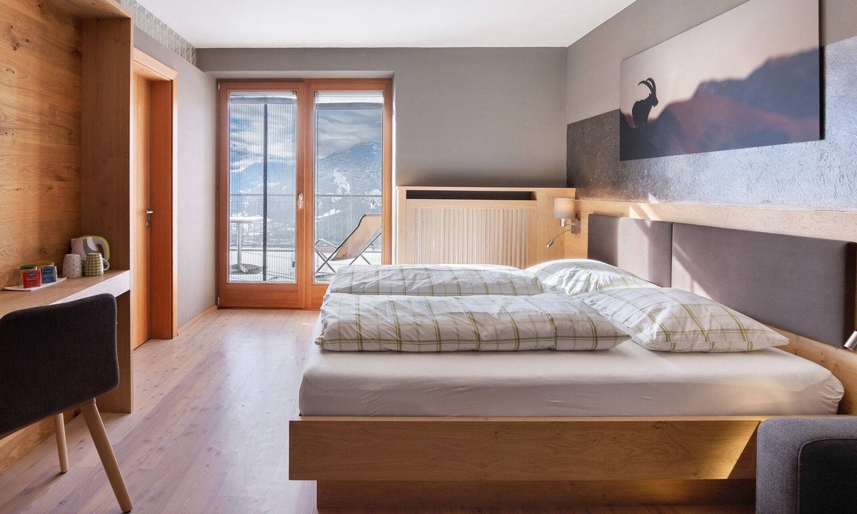 Sluderno Apartment | Room 'Mairhof Chavalatsch Lounge - Zi 3' with Mountain View, Terrace & Shared Garden