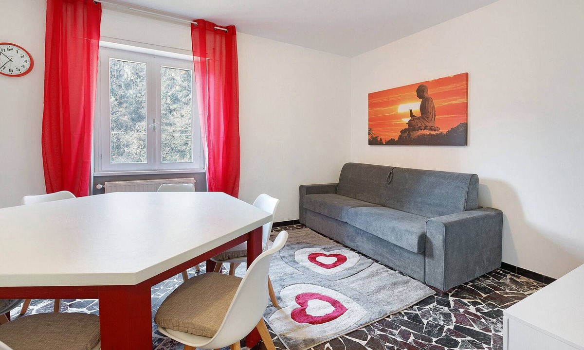 Madonna di Tirano Apartment | ‘Rosso Bernina’ Apartment with Mountain View