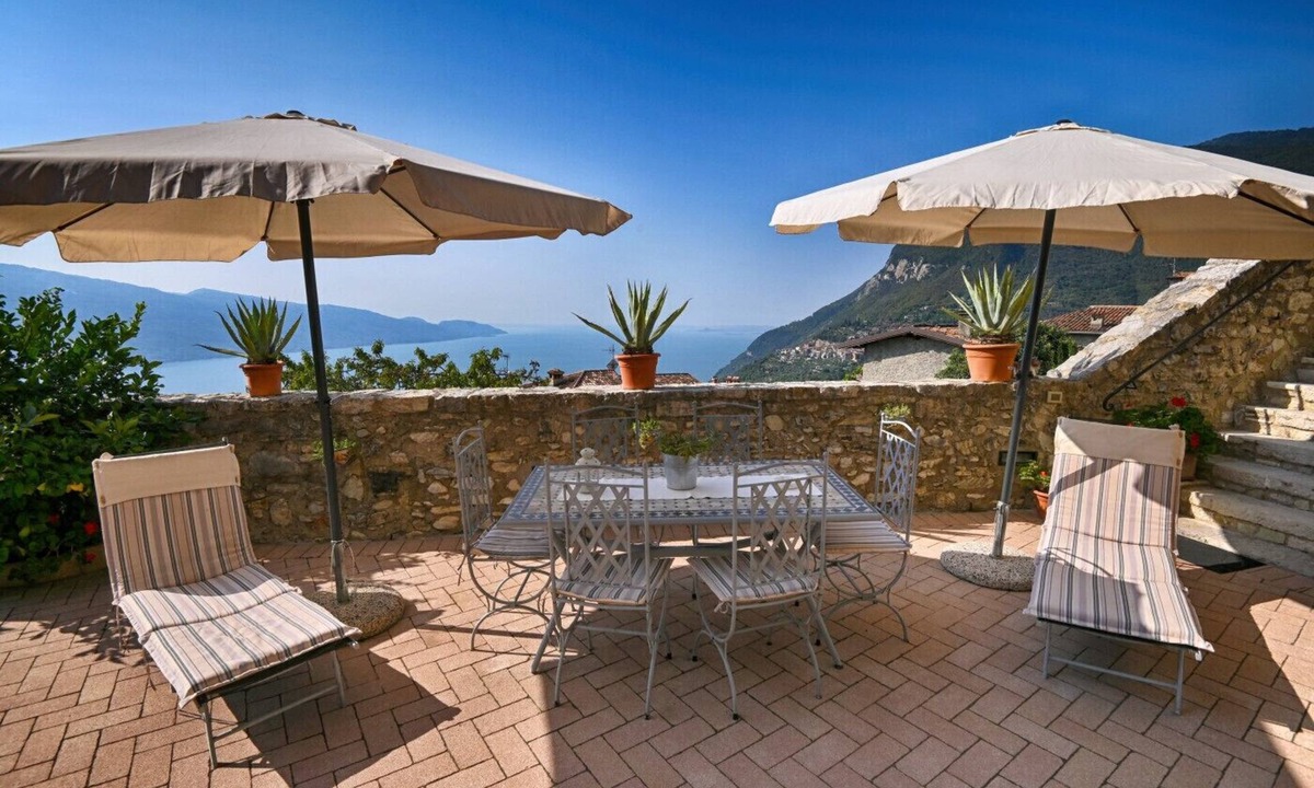 Gardola Apartment | Rustico Kristi by Theater Home, with marvellous lake view