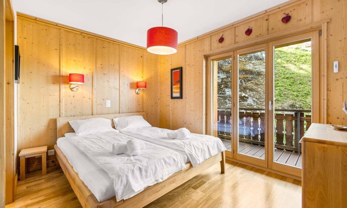 Nendaz Apartment | SKI IN/SKI OUT Beautiful on Piste 2 Bedroom apartment in Veysonnaz, Switzerland