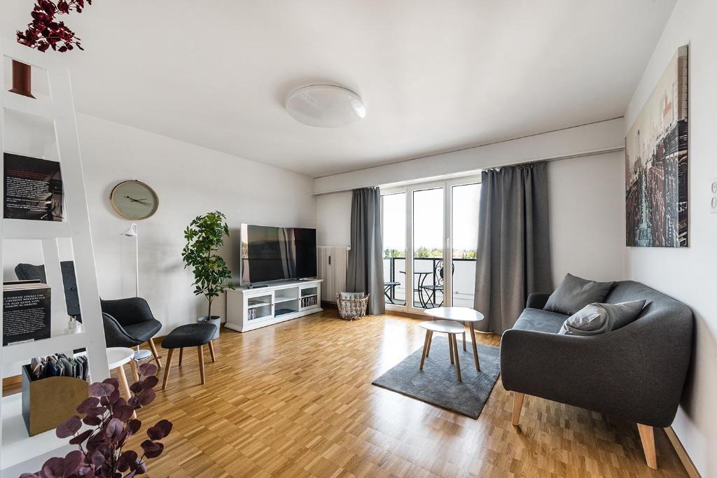 Kreuzlingen Apartment | SOHO 8 !Lake-Mountain View & Free Parking!