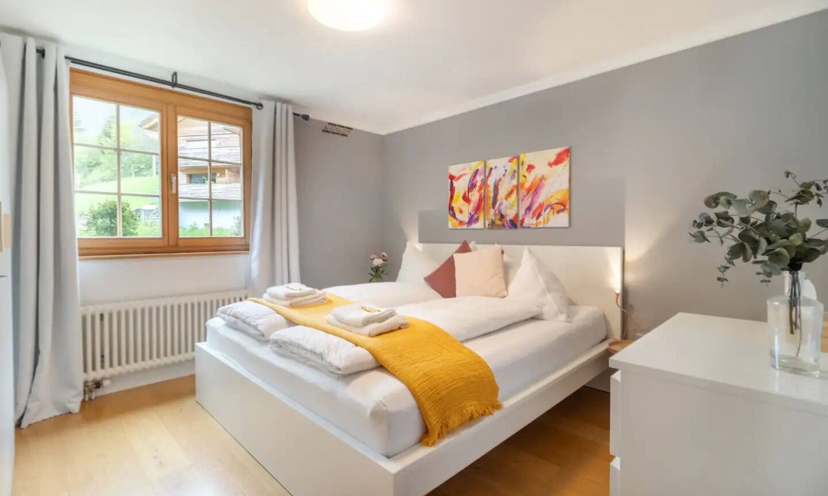 Wengen Apartment | Spacious Apartment Ski-in, Ski-out Terrace