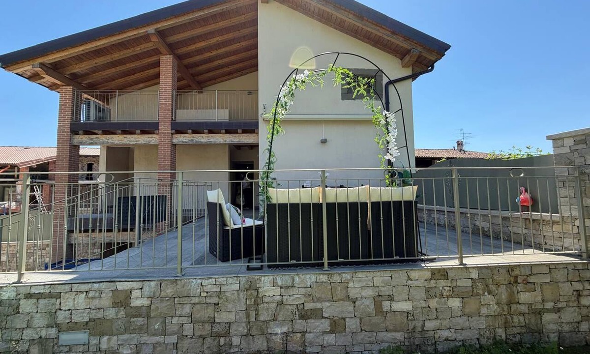 Villongo Apartment | Spacious, fully furnished two-room apartment with a terrace and a garage, 20 minutes from Orio Airport