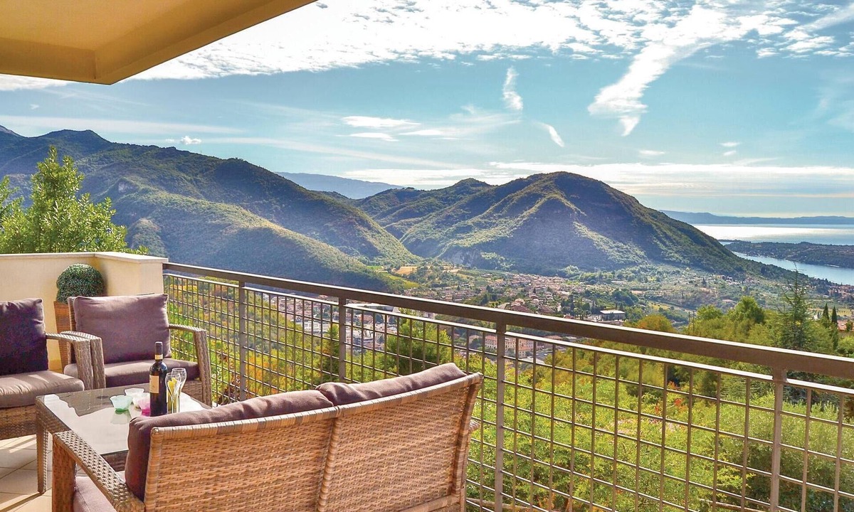 Villanuova sul Clisi House | Stunning home in Villanuova sul C. BS with outdoor swimming pool