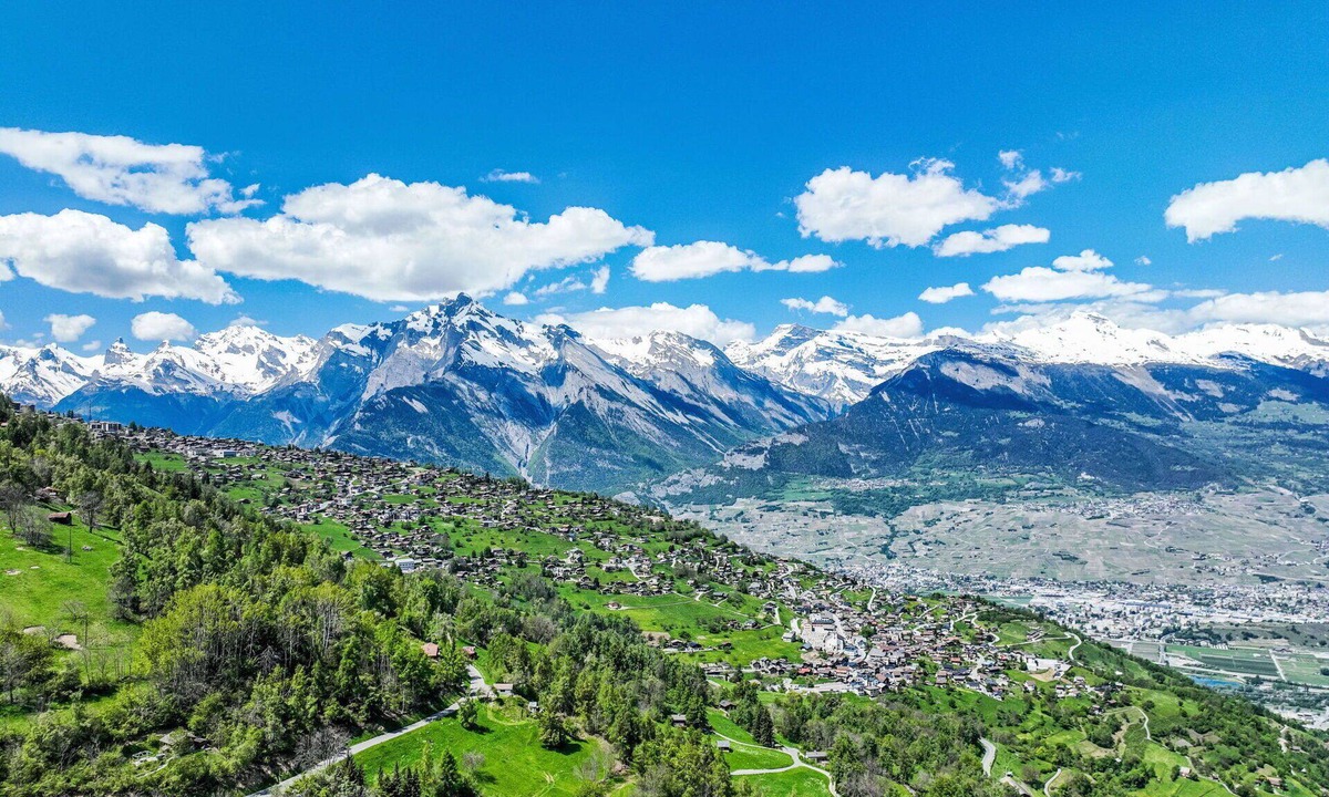 Nendaz House | Stunning private villa for 8 guests with WIFI, TV and terrace