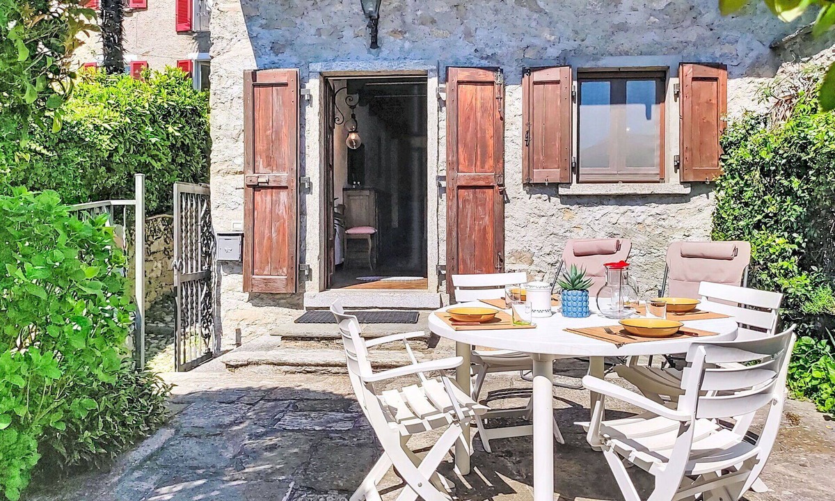 Naggio House | Stunning villa for 4 people with WIFI, patio and pets allowed