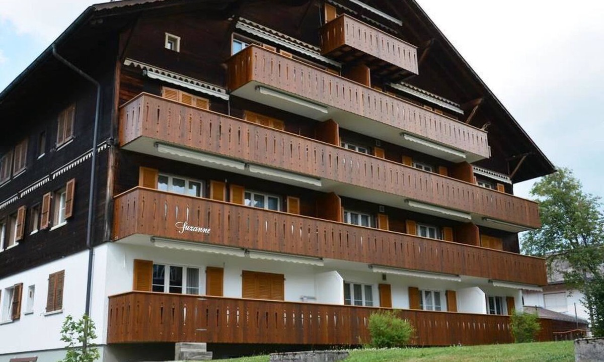 Schoenried Apartment | Suzanne Nr. 18 Appartement/Fewo, Dusche oder Bad, WC 5-Bettwohnung by Interhome