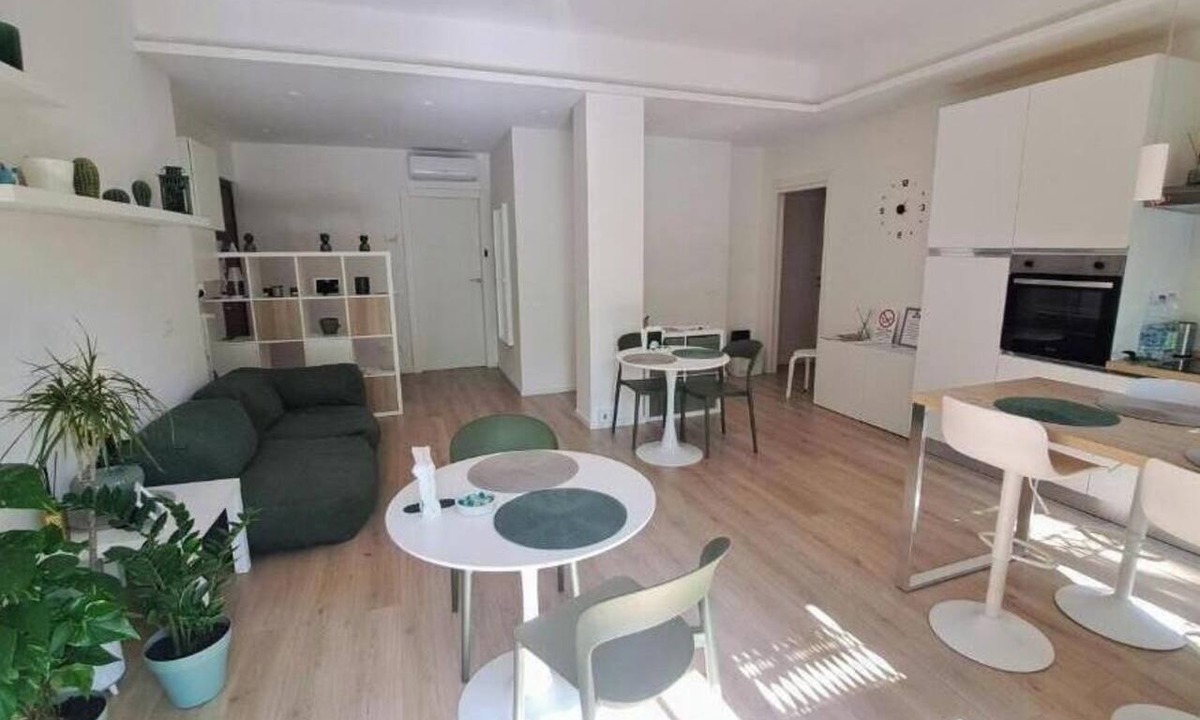 San Donato Milanese House | THE BALCONY IN THE PARK – Elegant Deluxe 4-Bedroom Apartment