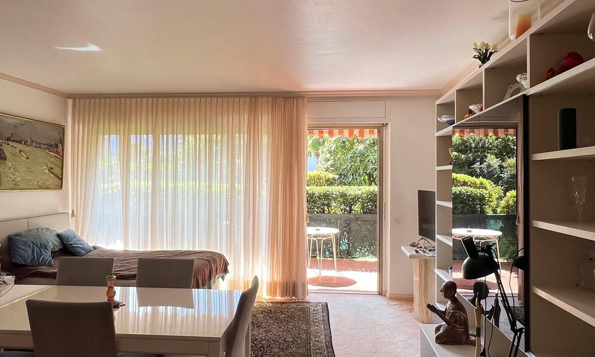 Brissago Apartment | Top location in Brissago 2 room apartment with private beach access. Dogs allowed