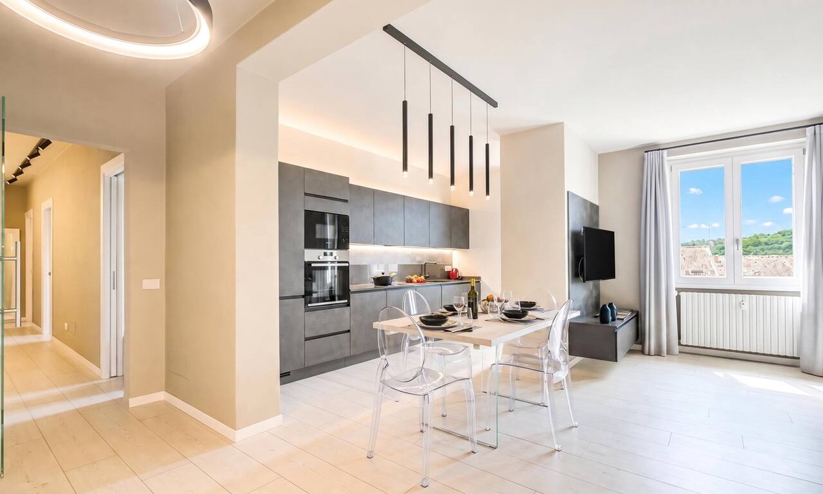 Salo Apartment | Viktor Salò | 100m from Lake & Center, Salò, Italy
