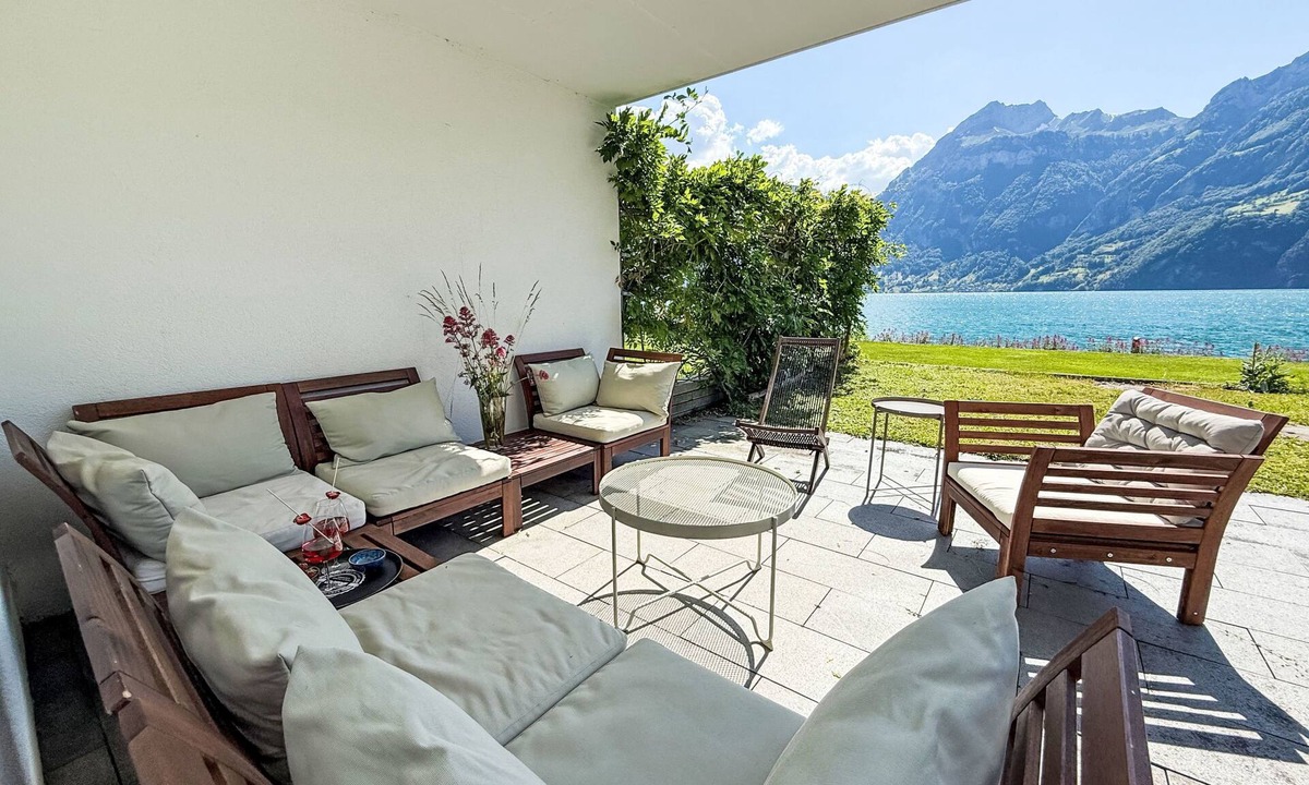 Ruetli House | Villa am See 5/Beach House by Interhome
