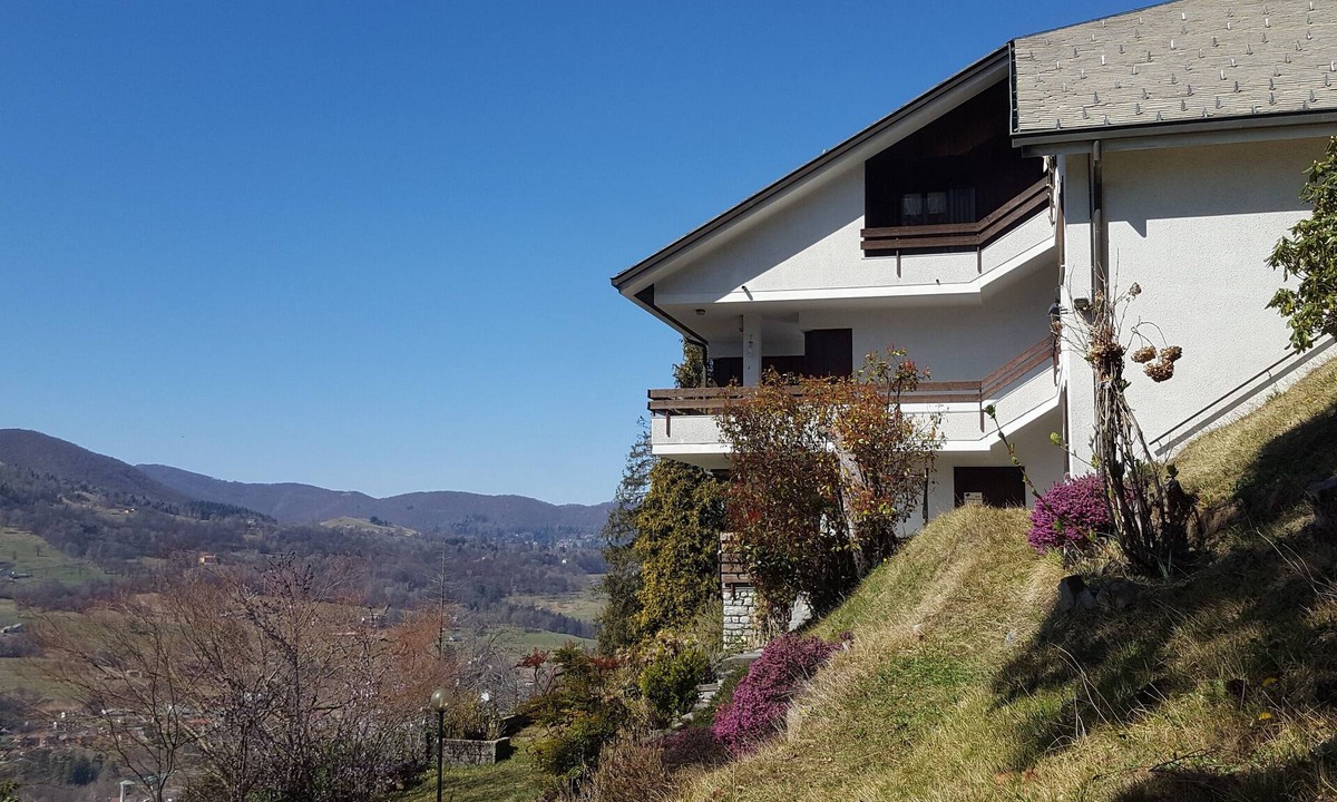 Centro Valle Intelvi Villa | Villa Livio 15 minutes from Lake Como and 25 minutes from Lake Lugano.