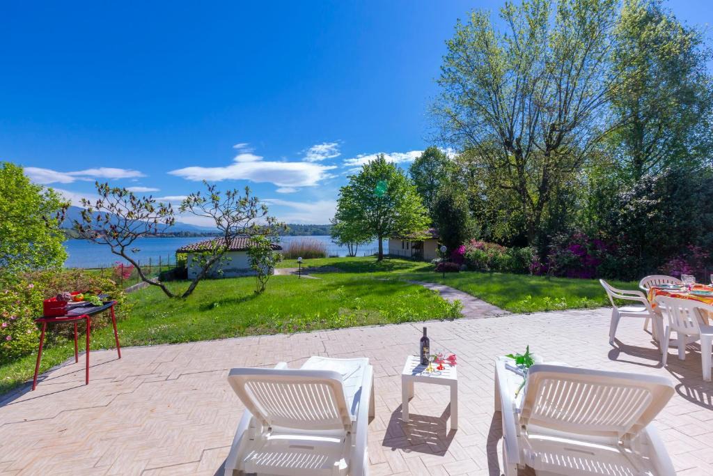 Cadrezzate Villa | Villa Martine Au Bord Du Lac with Garden - Happy Rentals