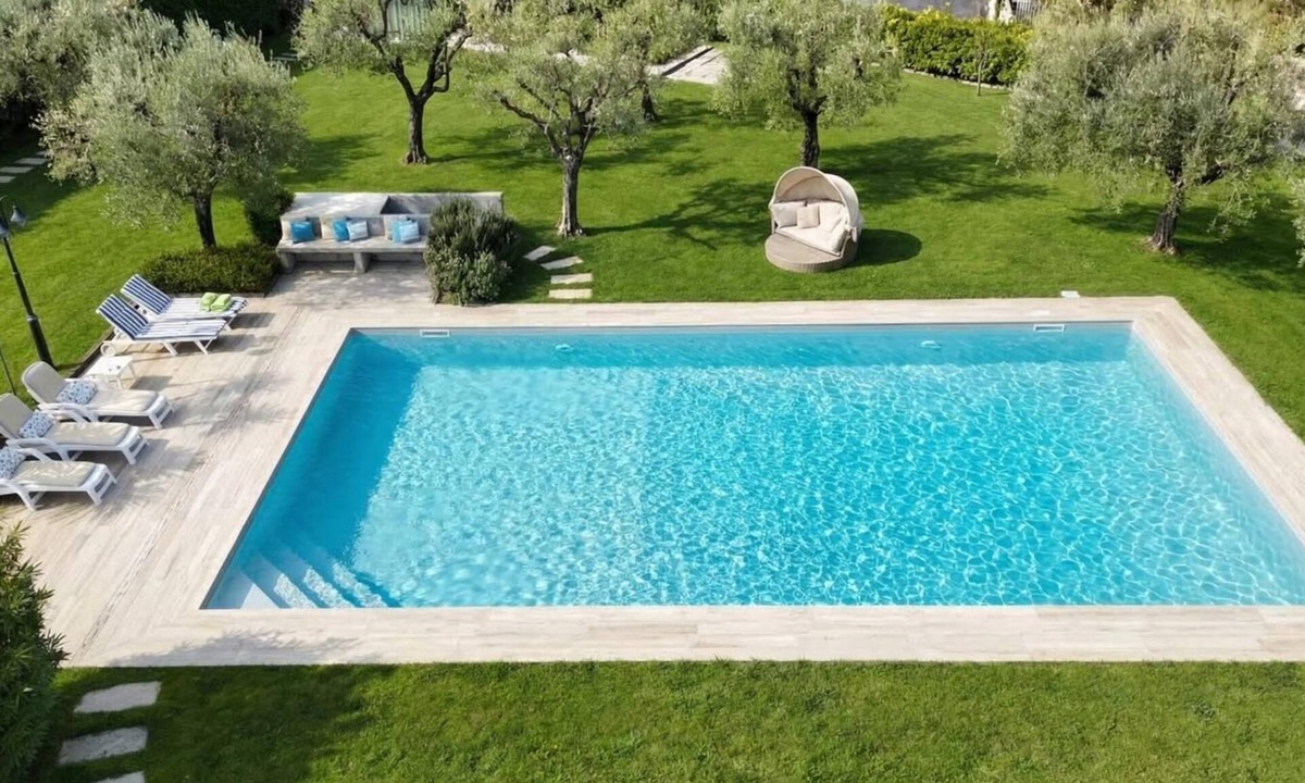 Manerba del Garda Villa | Villa Mary, private swimming pool, big garden, AC, 5 minuts to the beach