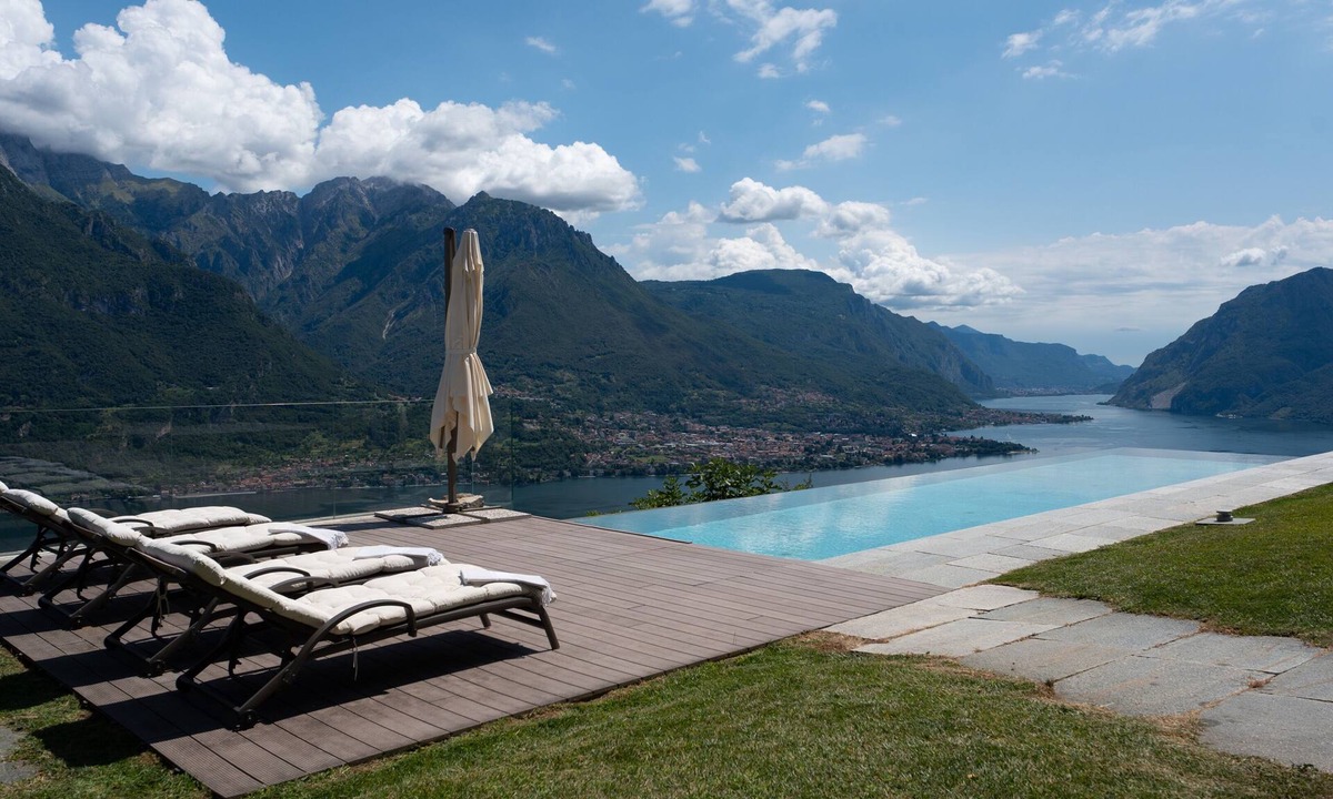 Civenna Villa | Villa Valentina - Four Bedroom Villa, Sleeps 8