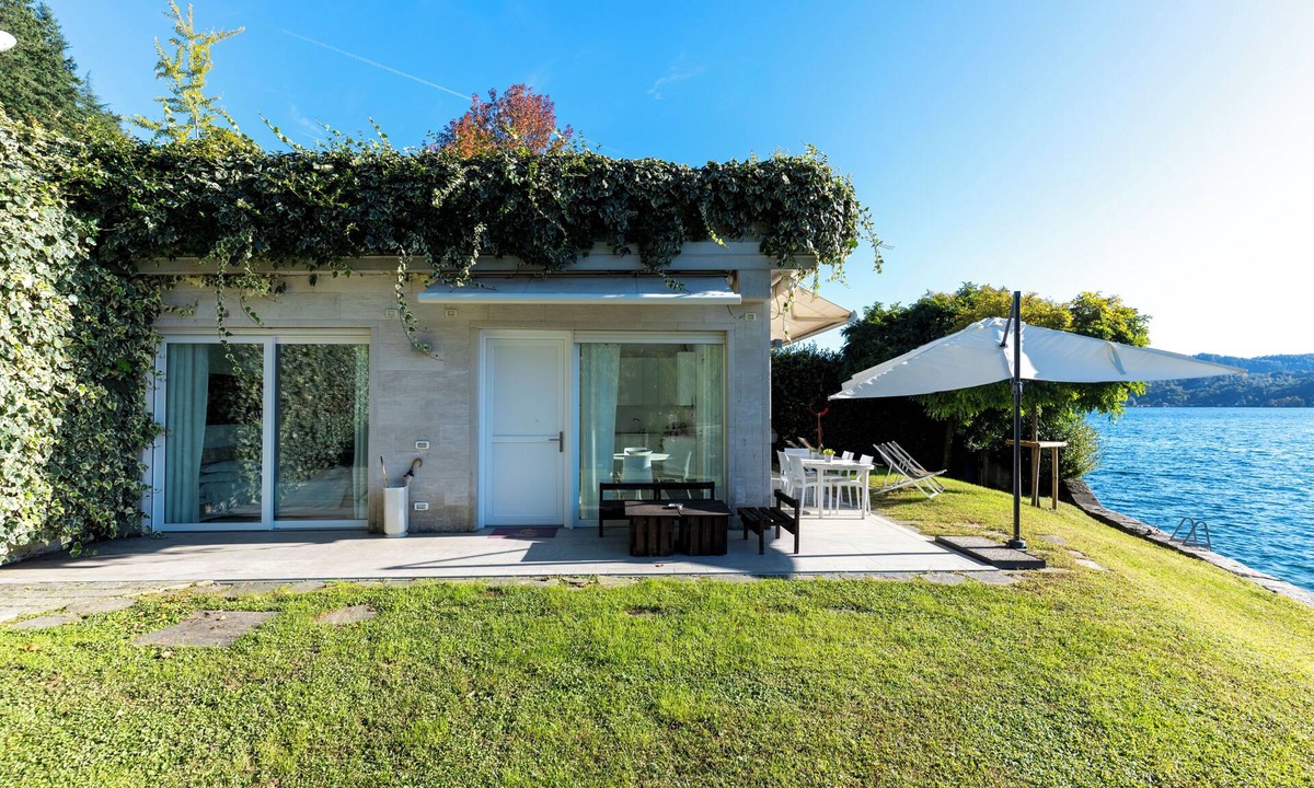 Orta San Giulio House | VILLA VOLPE DesignCube in Lake Orta Waterfront