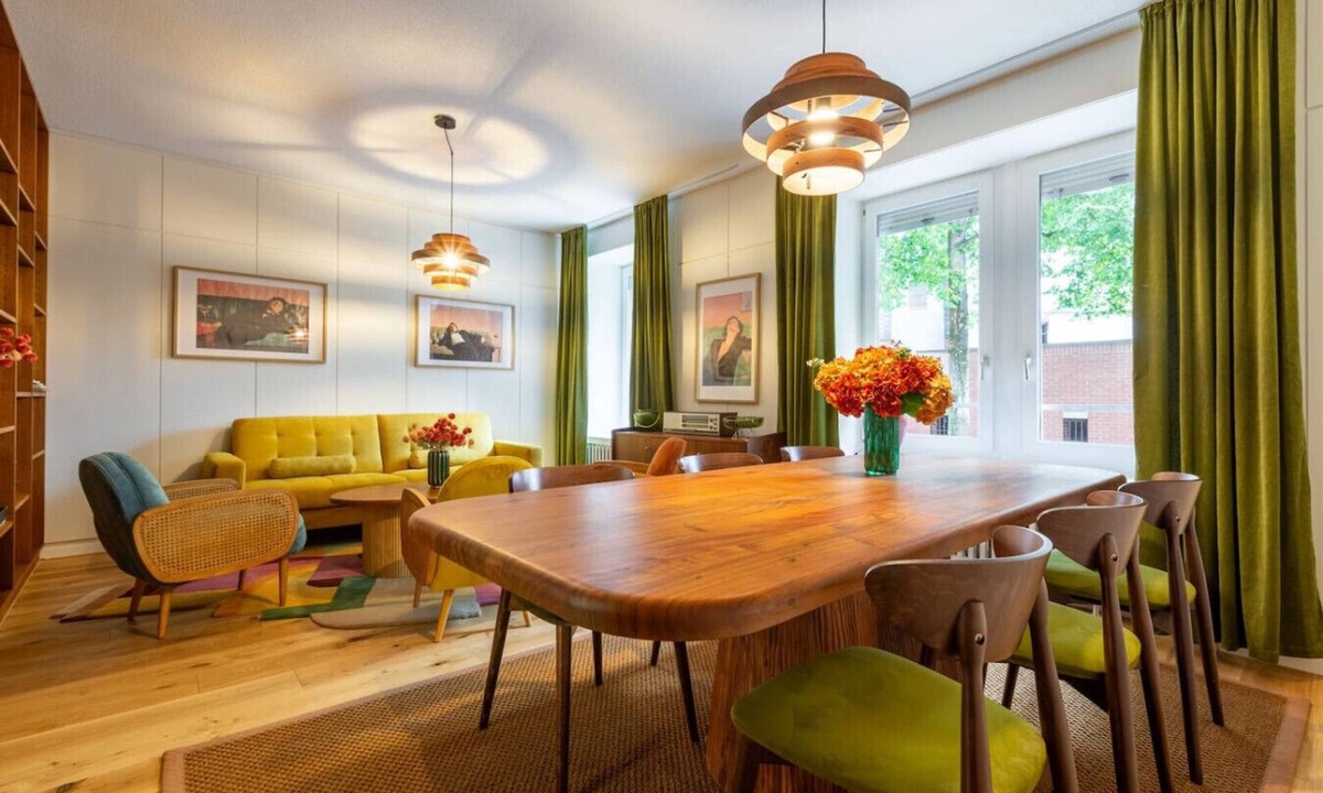 District 6 Apartment | Vintage 2-BR in central Zürich · sleeps 5