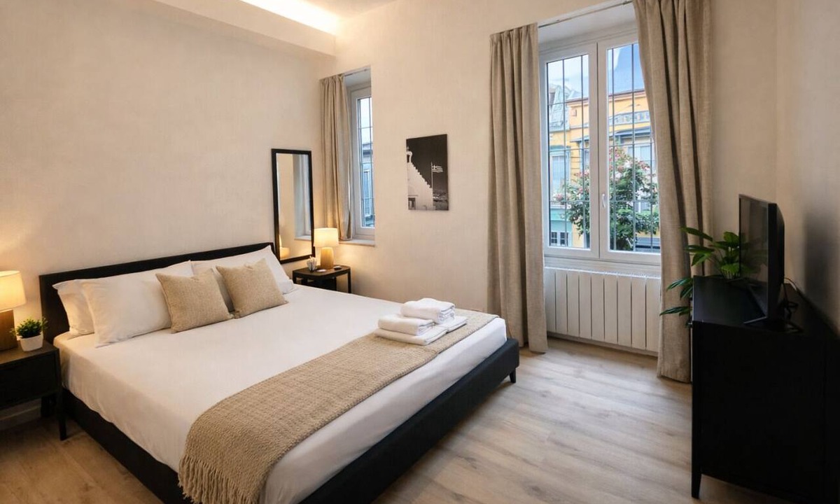 Porta Garibaldi Apartment | Welcome to the vibrant heart of Moscova, where this exclusive apartment welcomes you with elegance and style, offering you a dream stay in the most dynamic and sophisticated area of Milan. ✨🏙️BEDROOMS: YOUR RELAXING RETREATThe apartment features t