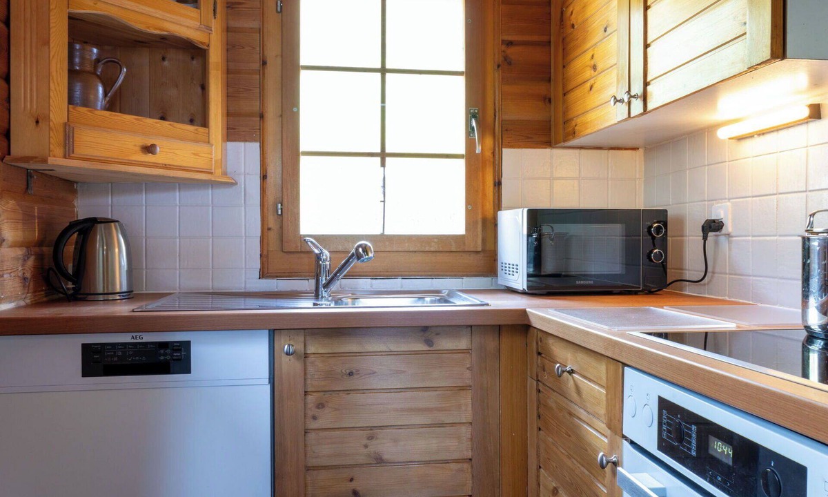 Les Mayens-de-Sion House | Wonderful private villa for 7 guests with balcony and pets allowed
