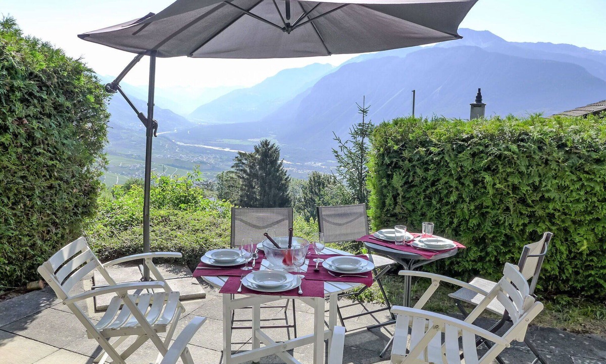 Randogne House | Wonderful villa for 6 guests with WIFI, TV, terrace and pets allowed