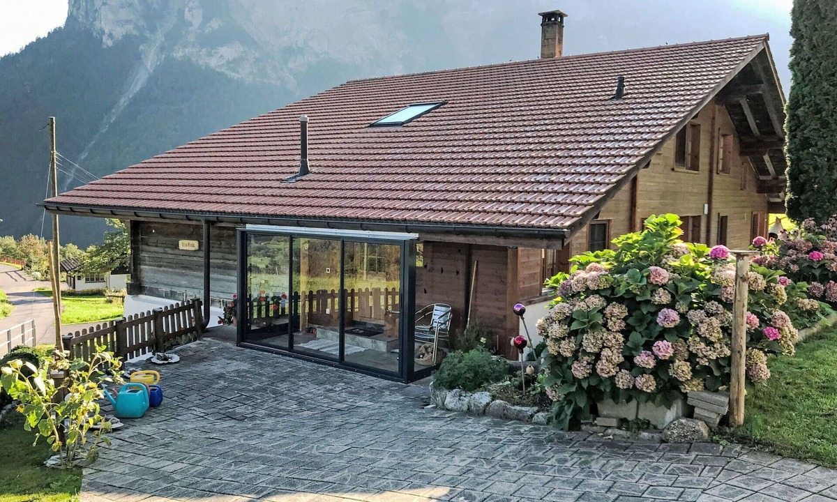Innertkirchen Villa | Wonderful villa for 4 guests with WIFI, TV, terrace, pets allowed and panoramic view