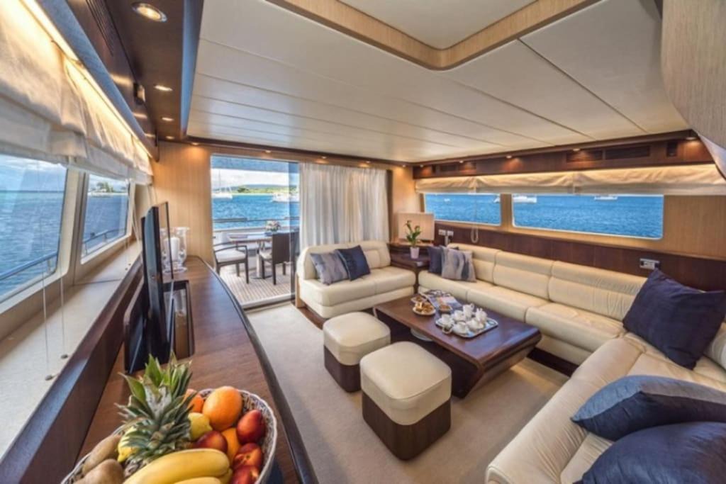 Nurensdorf Boat Rental | Yacht Angelo Blu