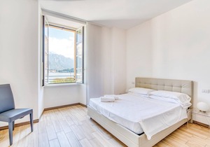 Elegant and spacious apartments 80 m from the lake in Griante, nice resort on Lake Como, 3 km from M