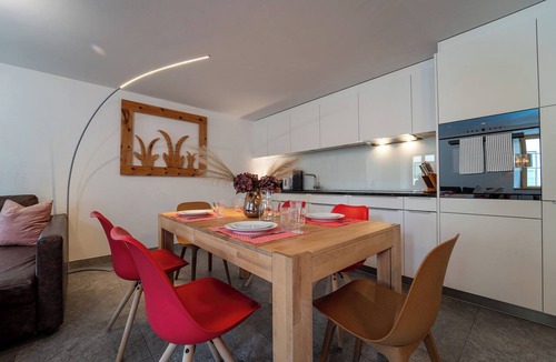 Guarda Apartment | 17th-century Engadin soul, lovingly restored — your Alpine home awaits.