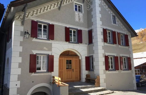 Guarda Apartment | 17th-century Engadin soul, lovingly restored — your Alpine home awaits.